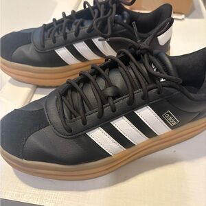Woman adidas vl court  Black and White Sneakers with Tan Sole